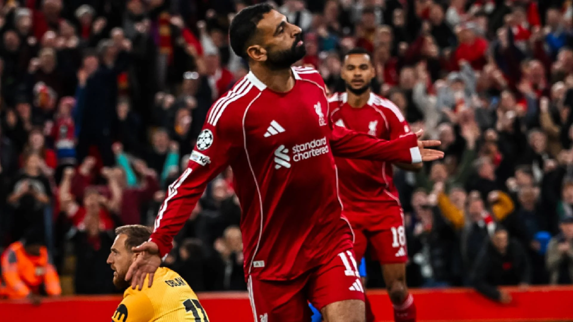 Drama di Anfield: Liverpool Hajar 4-0 Galatasaray, Salah Capai 50 Gol UCL, dan Kontroversi Cedera Noa Lang Memanas
