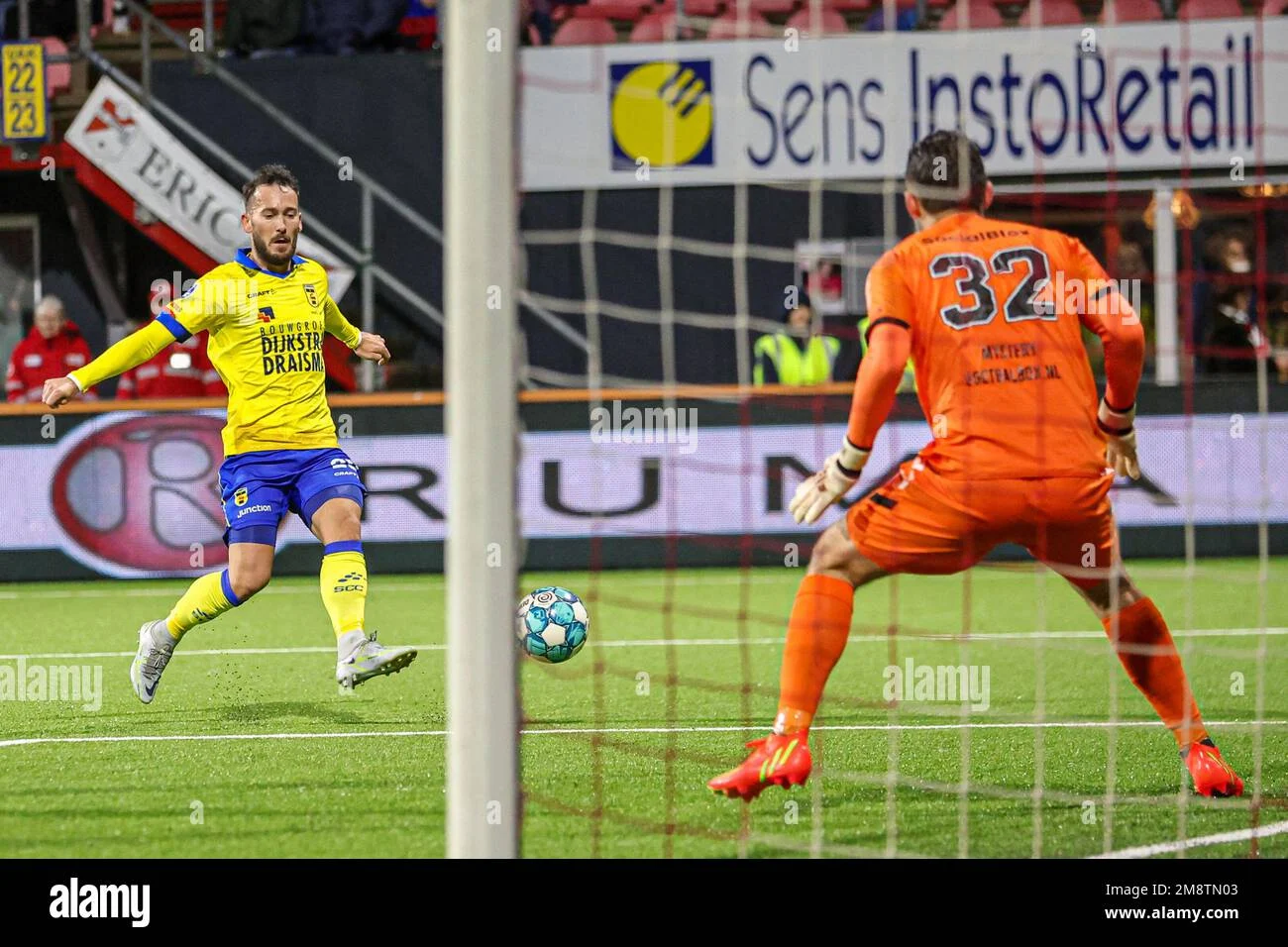 Drama di De Oude Meerdijk: FC Emmen vs SC Cambuur, Promosi Besar dan Kontroversi Paspor Tim Geypens