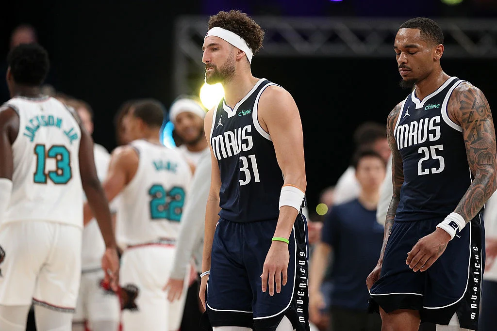 Drama di Laga Warriors vs Mavericks: Cedera Besar, Strategi Pelatih, dan Dampak Play‑In