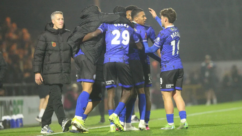 Drama Late Winner Rochdale atas Sutton United Pecah Brawl: Poin Penting dalam Perebutan Gelar National League