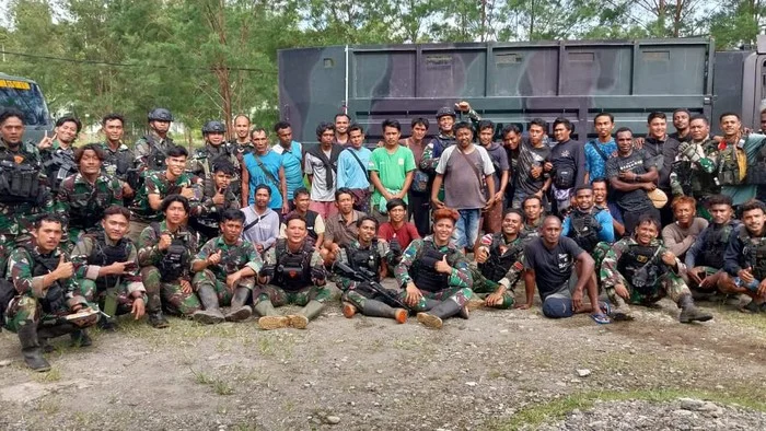 Evakuasi 21 Warga Papua, Tim Gabungan TNI Selesaikan Krisis Setelah Bentrokan dengan OPM