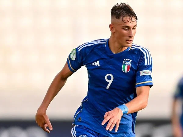 Francesco Pio Esposito: Bintang Muda Inter yang Dikejar Arsenal, Kini Jadi Kunci Timnas Italia