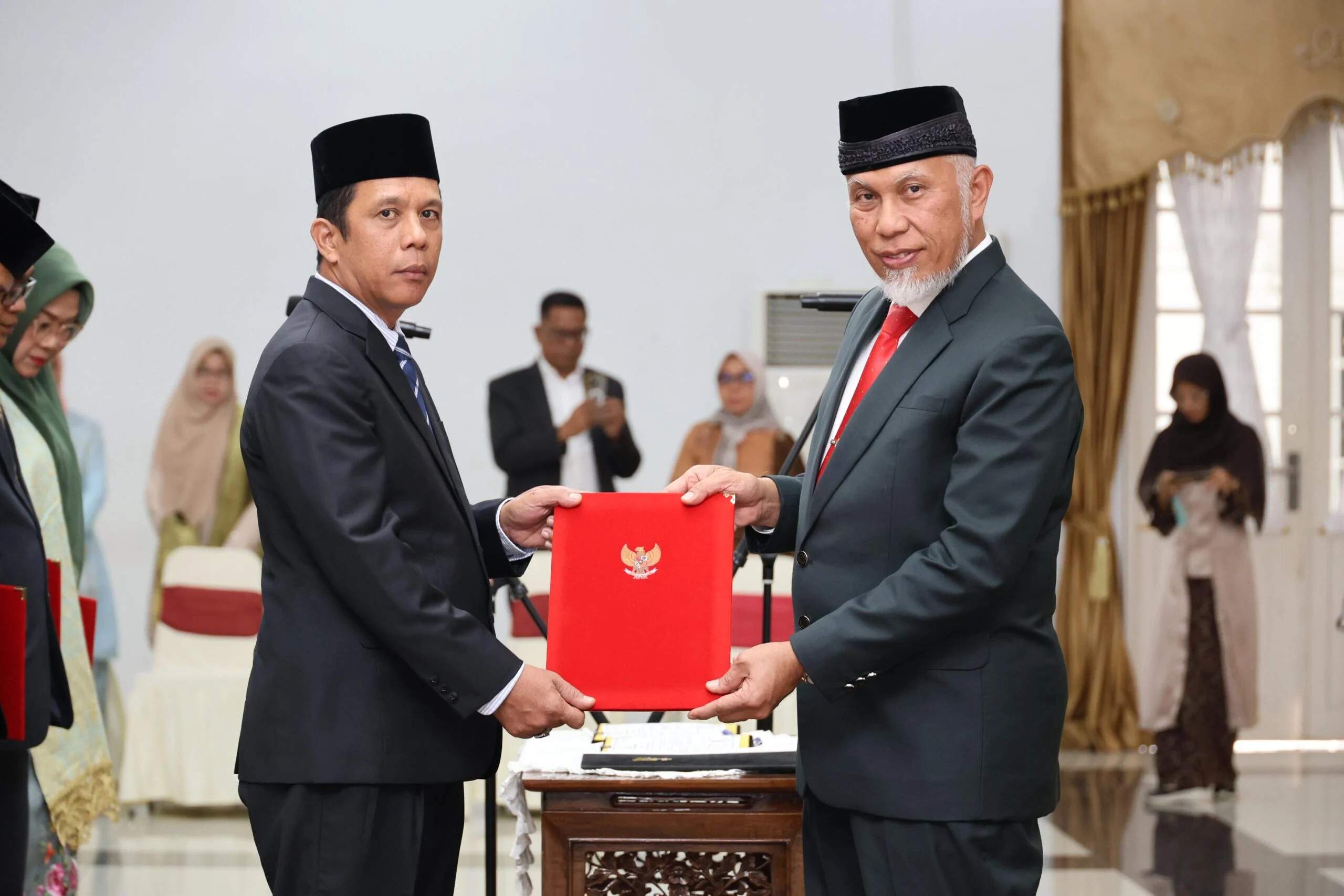 Gubernur Mahyeldi Marah, Tegaskan Pelantikan Komisioner KPID Sumbar Tidak Bisa Dibatalkan Tanpa Surat Resmi