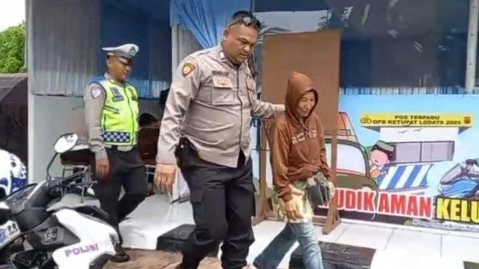 Hikmah di Balik Mudik: Wanita Tertinggal di Rest Area KM 130 Cipali Berakhir dengan Bantuan Polisi