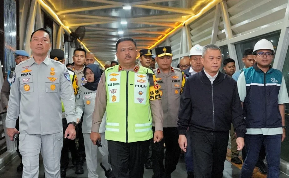 Kakorlantas Pastikan Arus Mudik di Pelabuhan Merak‑Ciwandan Terkendali, One‑Way Lalu Lintas Bantu Lancarkan Perjalanan Lebaran