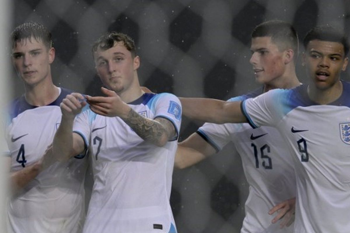 Kenapa Ben White Tuai Ejekan Meski Cetak Gol dalam Laga Inggris vs Uruguay?