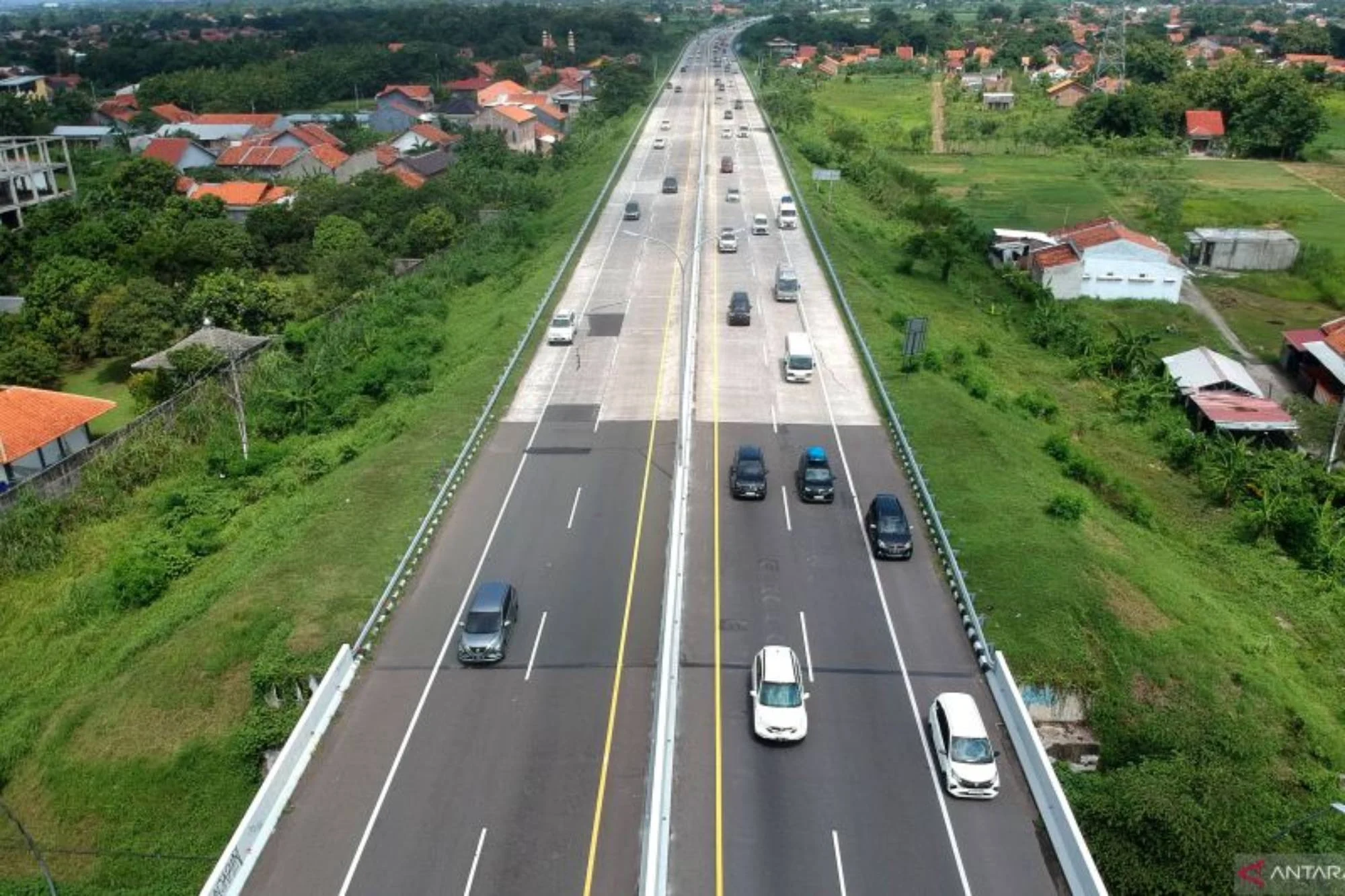 Lautan Mobil Padati Jalur One‑Way Tol Cipali, Macet Hingga 30 km dari KM 100‑130