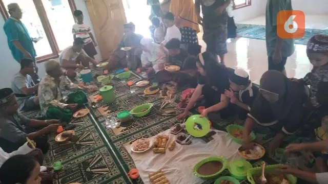 Lebaran di Depok: Dari Ketupat Tradisional hingga Tradisi Ayu Ting Ting yang Membuat Warga Terpukau