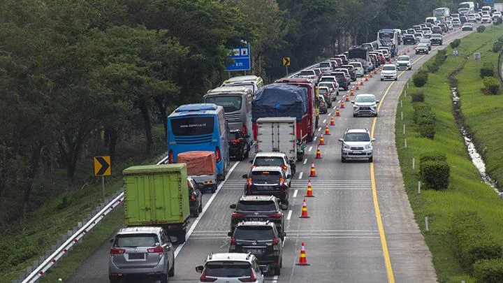 Lonjakan Spektakuler di Tol Cipali: 108 Ribu Kendaraan Melintas, Volume Naik 80% Menjelang Lebaran