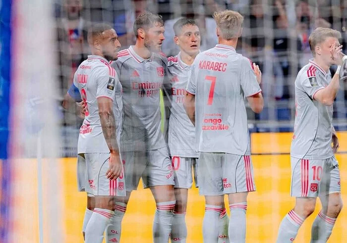 Lyon Bersinar di Dua Arena: Dari Shutout Sabres Hingga Kejutan di Europa League