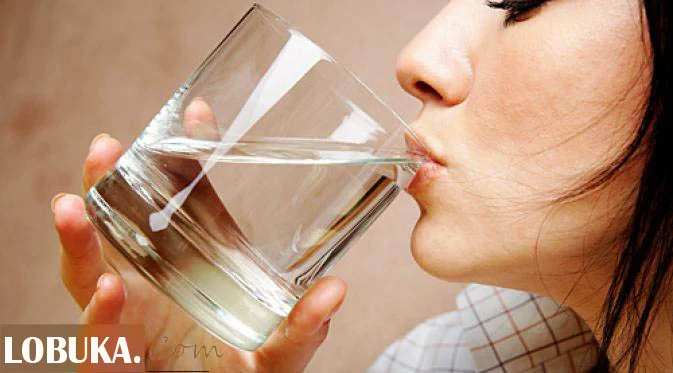 Mengapa Air Hangat Lebih Baik Diminum Saat Berbuka daripada Minuman Manis? – Fakta Ilmiah dan Dampaknya
