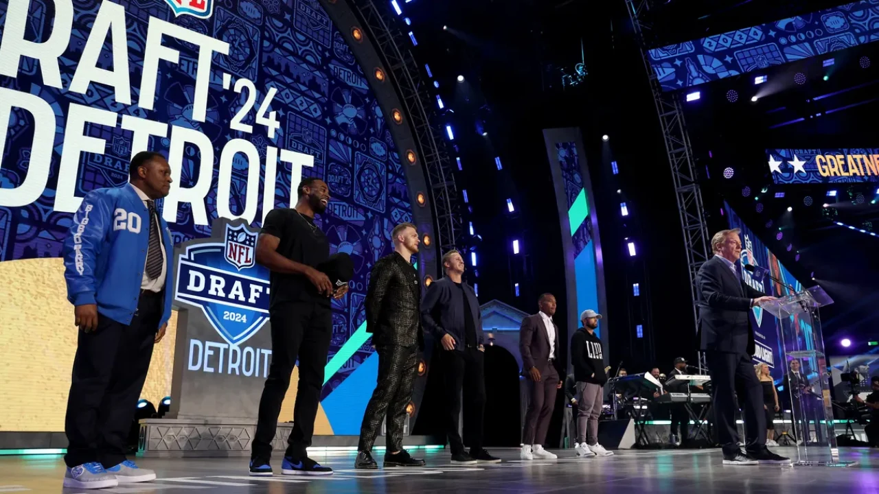 Mengejutkan! Pergeseran Besar FBS dan Kunjungan Steelers: Apa Artinya Bagi Draft NFL 2024?