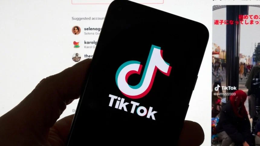 Mengekspos Diri di TikTok: Dari Self‑Disclosure hingga Risiko Oversharing pada Generasi Z