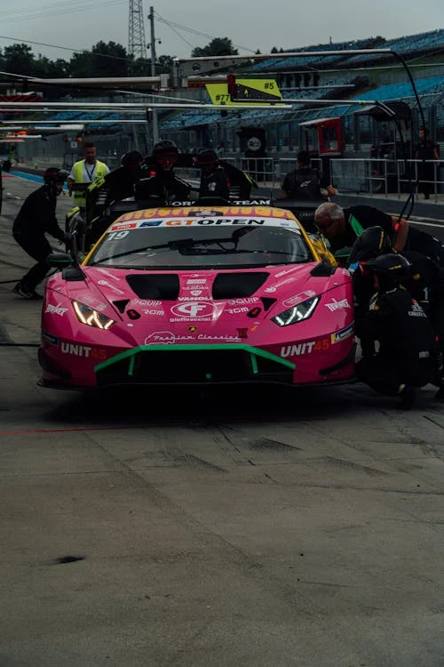 Mengungkap Misteri Lamborghini Huracan: Dari Jalanan Sehari-hari hingga Lintasan Balap GT3
