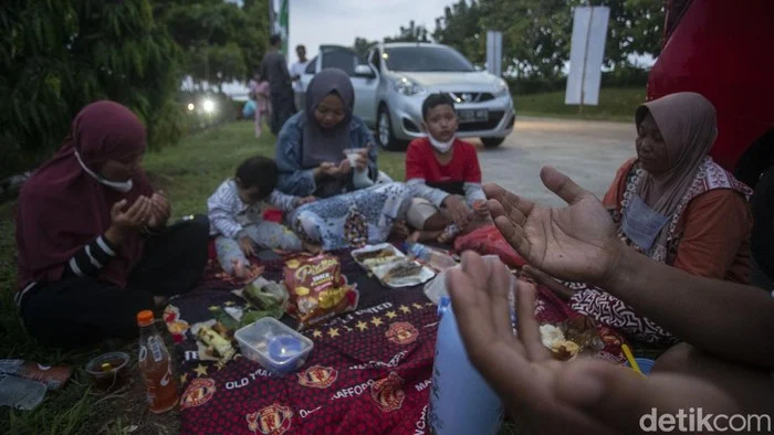 Mudik Rasa Piknik di Tol Kanci‑Pejagan: Keluarga Sukirno Buka Puasa di Rest Area, Supir Pak Aan Berjuang Menghadapi Kemacetan