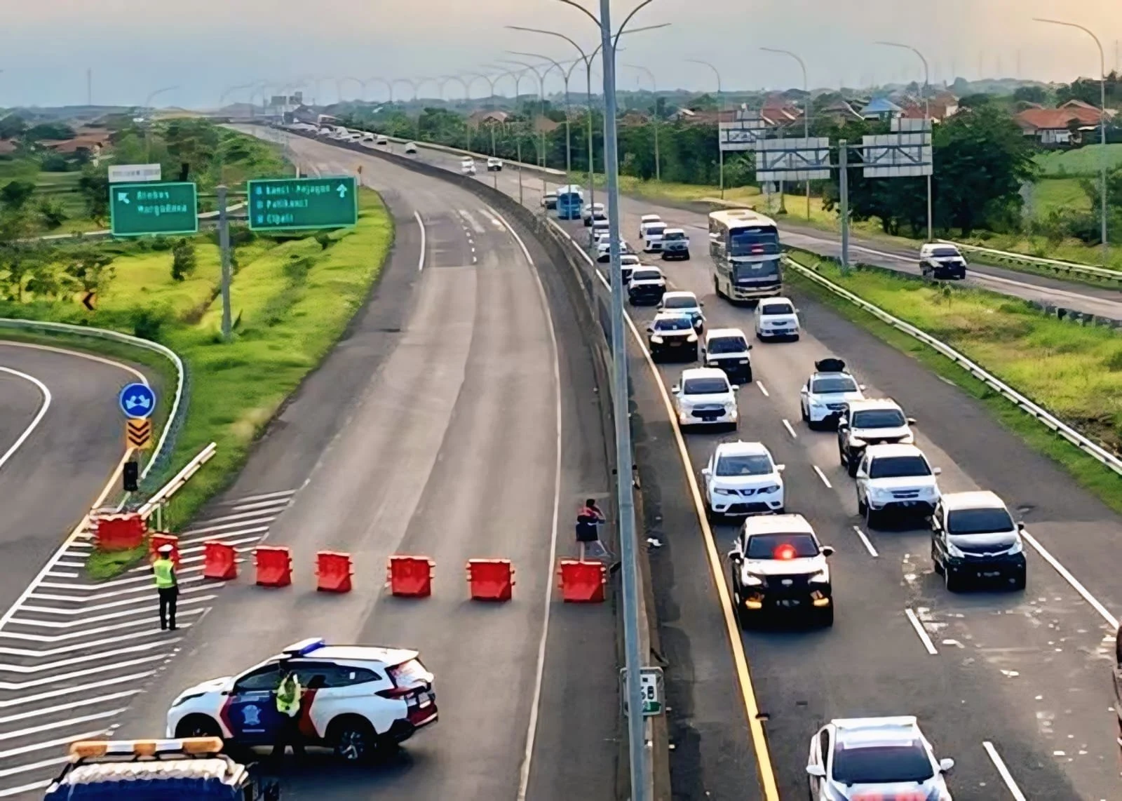 One Way Sepenggal di Tol Trans Jawa: Solusi Korlantas Polri Redam Kemacetan Mudik 2026