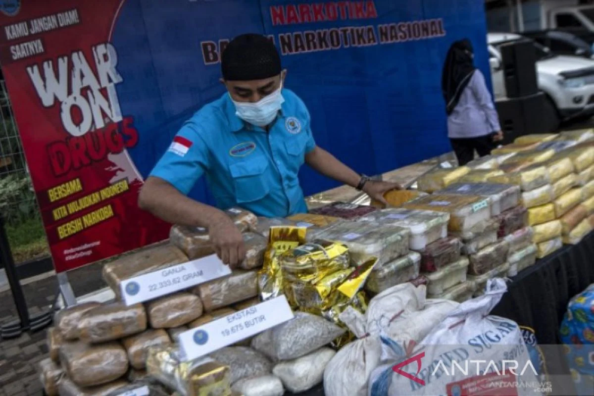 Pengungkapan Besar: Bandar Narkoba Boy Setor Rp1,6 Miliar ke Mantan Kapolres Bima, Uang Dibungkus Kresek Hitam