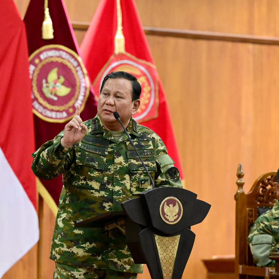 Prabowo Jalan‑Jalan ke Luar Negeri: Upaya Jaga Lapangan Kerja dan Kedekatan dengan Rakyat