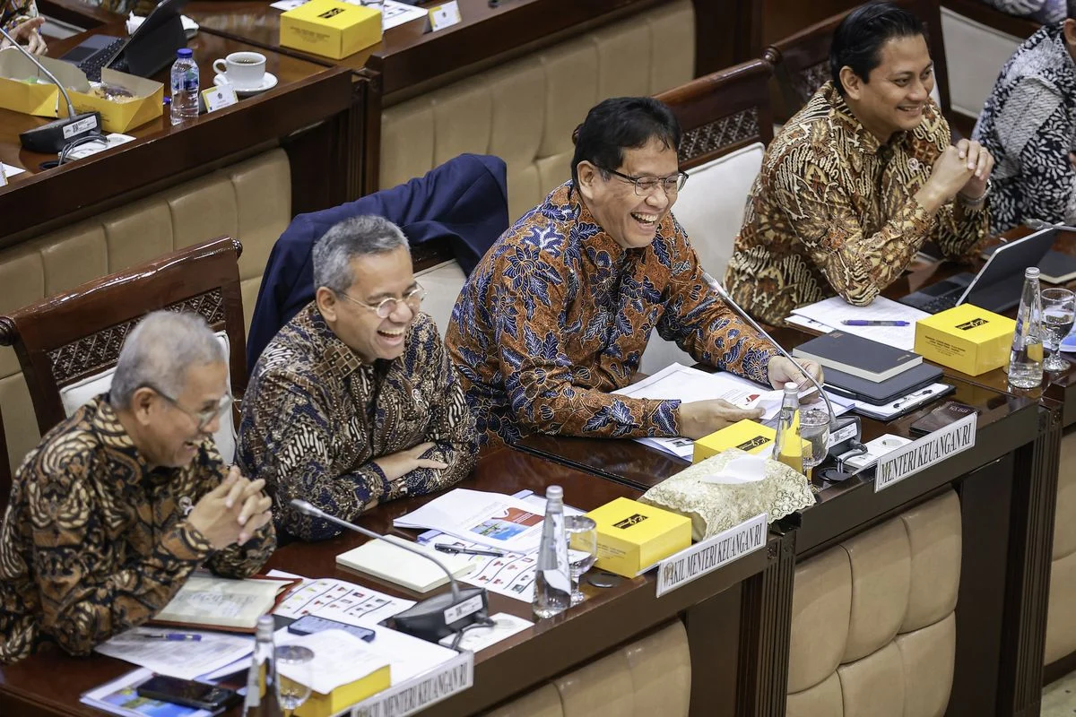 Purbaya Tekan Pengeluaran: Gaji Menteri Dipangkas, Anggaran Baru Dibatasi demi Stabilitas Fiskal