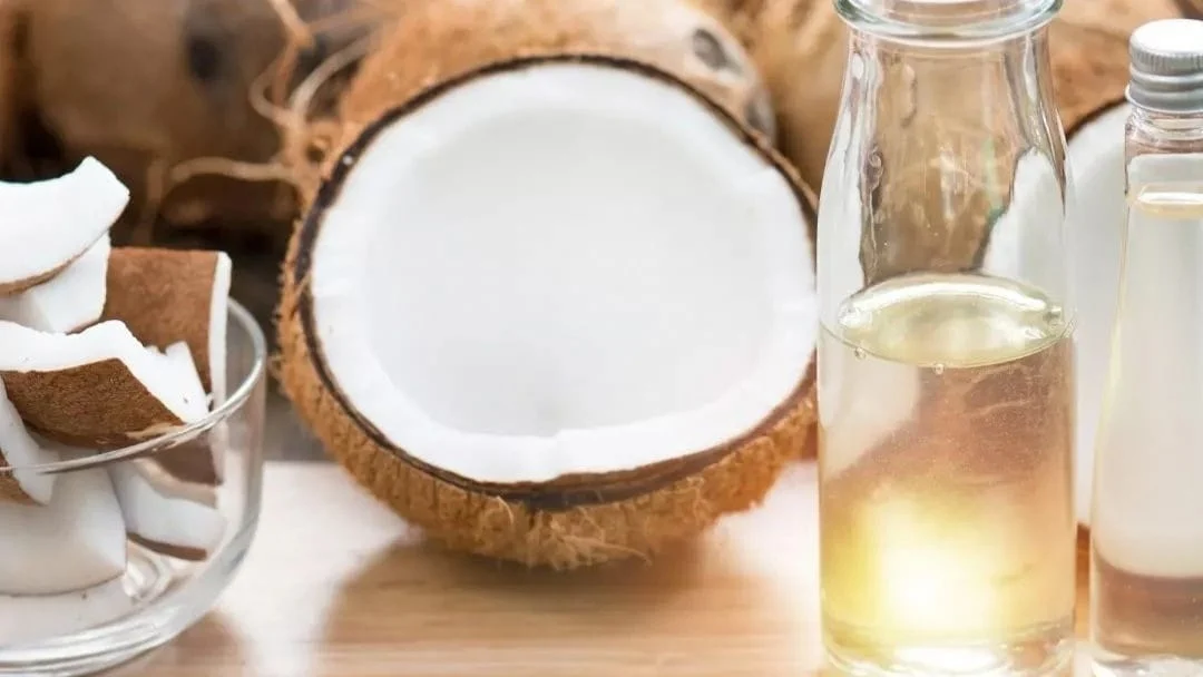 Rahasia Minyak Kelapa: Benarkah Bisa Menumbuhkan Rambut? Simak Penjelasannya!