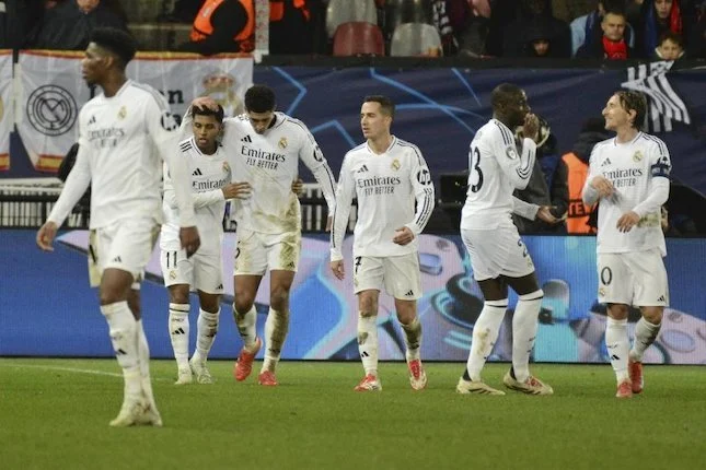 Real Madrid di Puncak Persaingan La Liga: Dampak Cedera Courtois, Nominasi Gelandang, dan Tantangan Derby serta Liga Champions