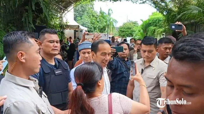 Ribuan Warga dan Pejabat Berbondong‑bondong ke Kediaman Jokowi di Solo, Silaturahmi Dimeriahkan Diskusi IKN