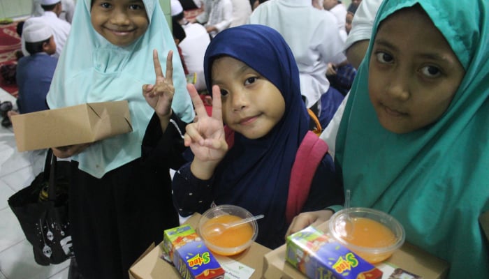 Richisam Chicken dan Dompet Dhuafa Sulsel Perkuat Solidaritas Ramadan dengan Penyaluran Paket Berbuka untuk Pasien Rumah Singgah