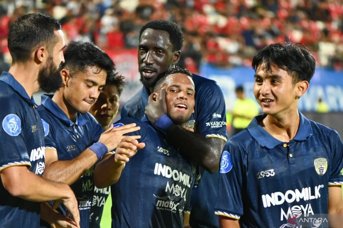 River Plate Raih Kemenangan Dramatis 2-1 atas Huracán dalam Laga Penuh Kontroversi
