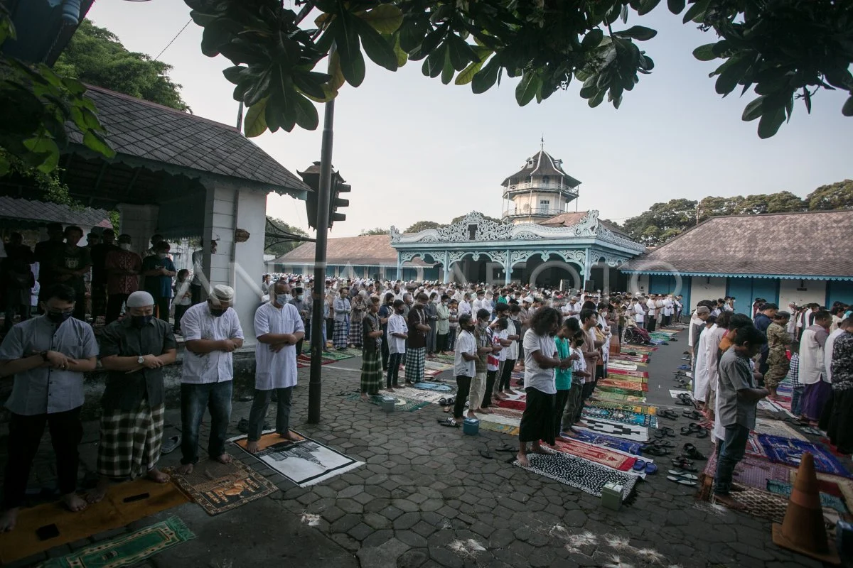 Salat Idul Fitri di Keraton Solo: Momentum Kebersamaan dan Pelestarian Budaya di Hari Raya