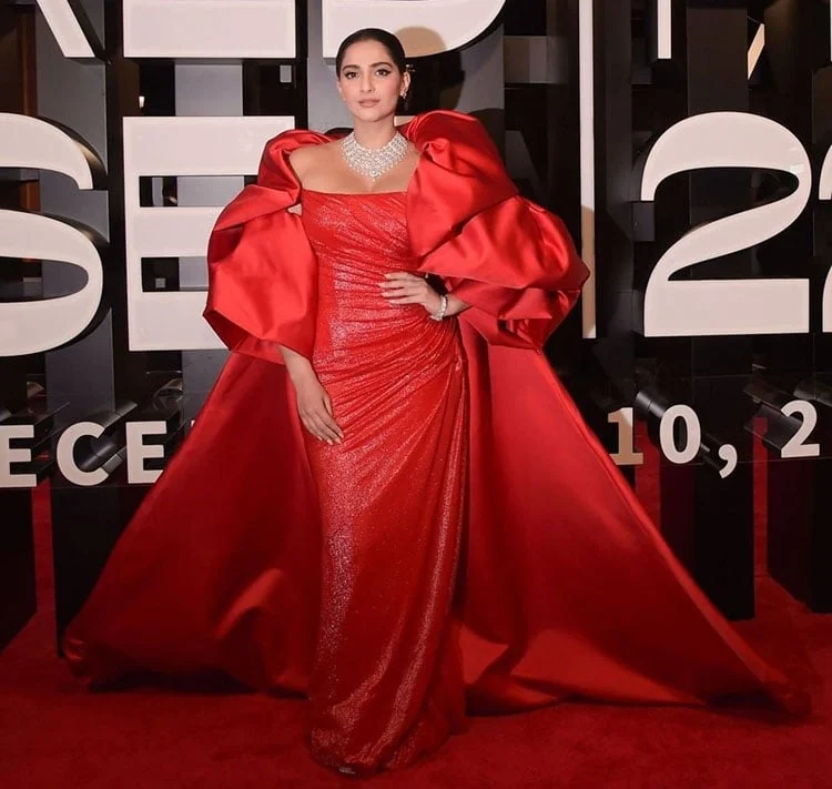 Sonam Kapoor: Dari Red Carpet ke Panggung Bisnis Mode, Pengaruhnya Mengguncang Industri Fashion India