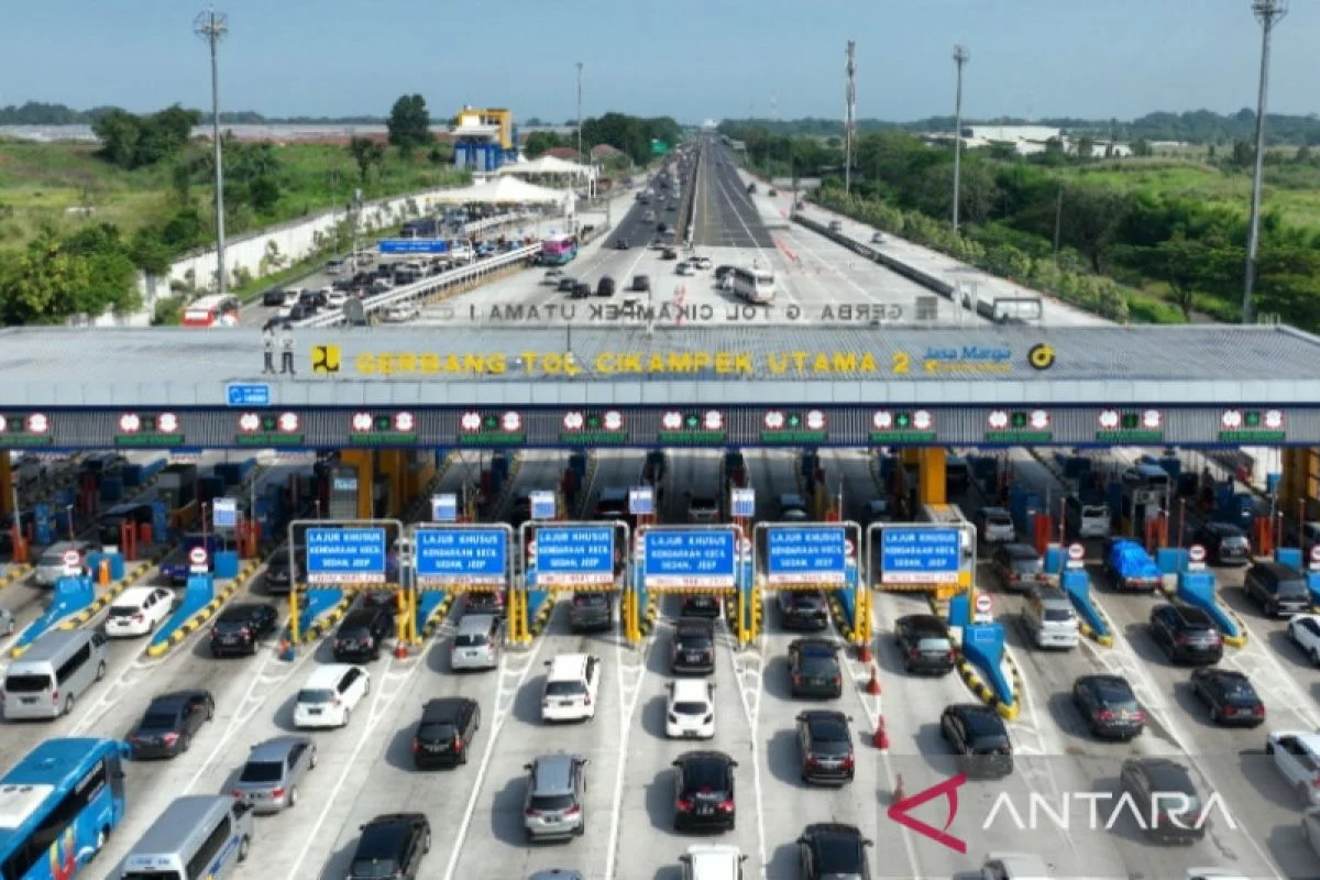 Tol Jakarta‑Cikampek Tetap Padat, Polisi Terapkan Skema One Way dan Contraflow untuk Mudik Lebaran 2026