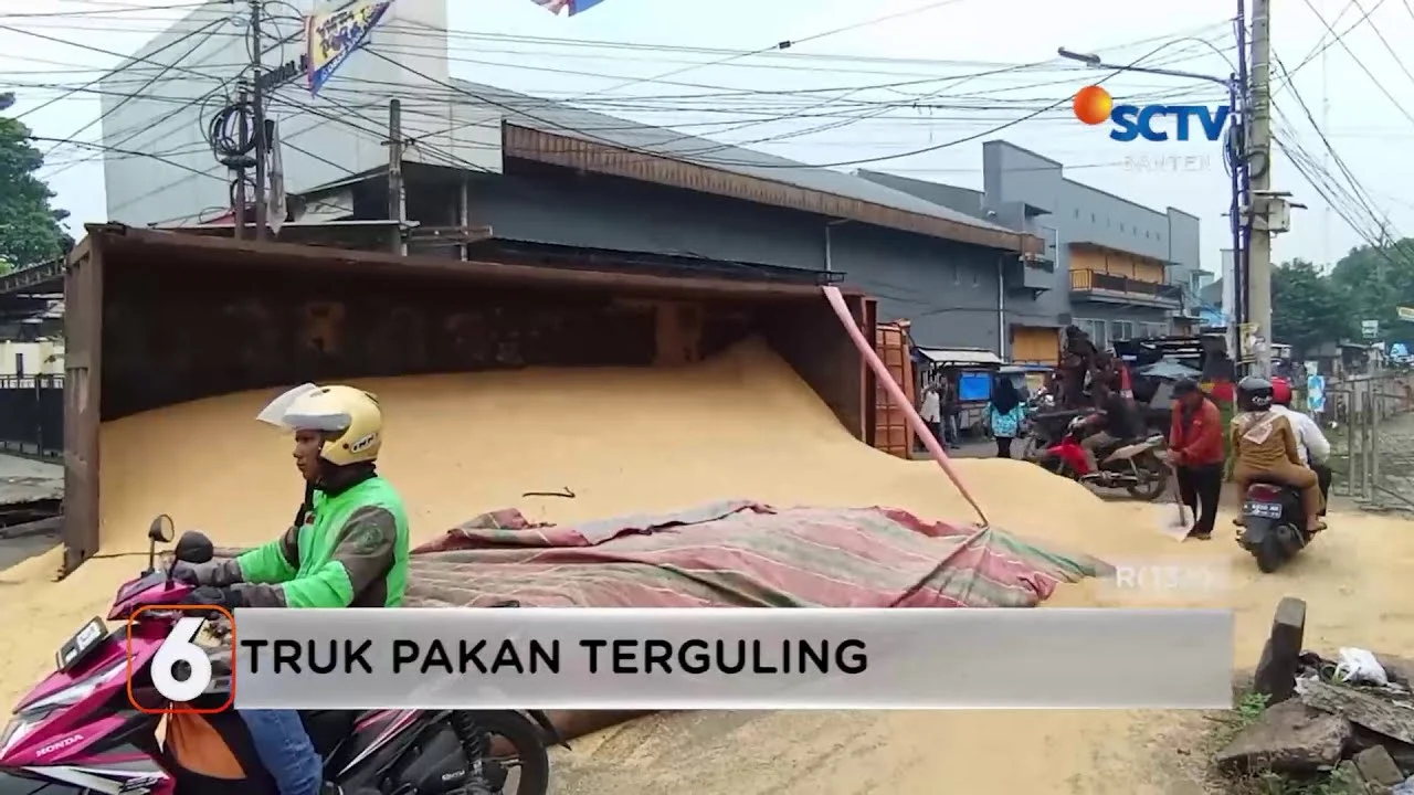 Truk Pengangkut Pakan Ternak Terguling di Bogor, Rem Blong Diduga Penyebab Utama