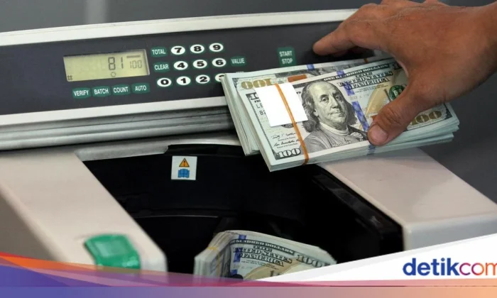 Rupiah Jatuh Bebas ke Rp17.926! Dolar AS Makin Perkasa, Ada Apa Gerangan?